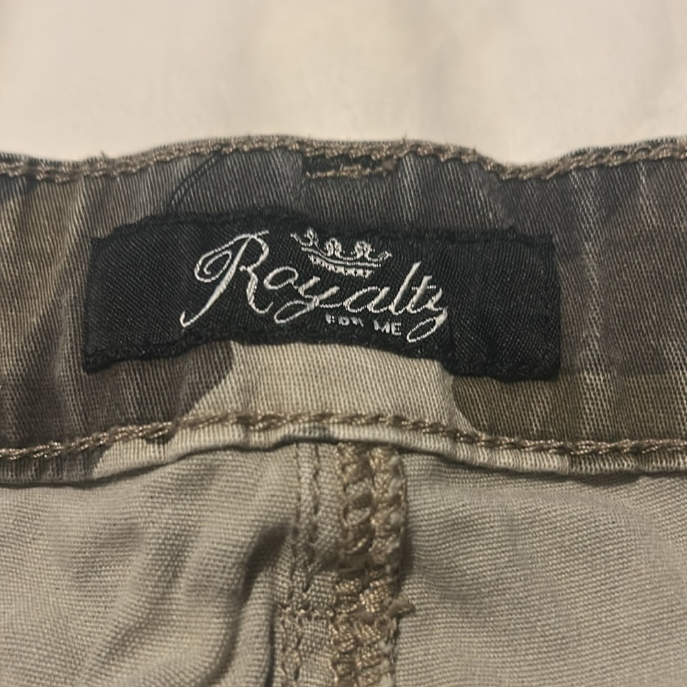 Royalty - Picture 5 of 8